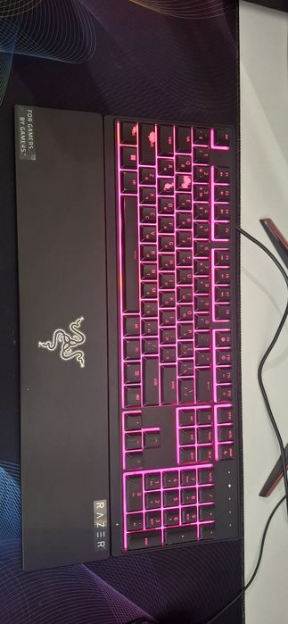 Продам игровую клавиатуру Razer
