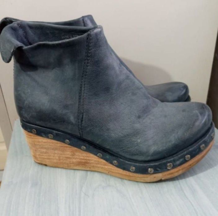 Ghete albastre din piele naturală mărimea 38