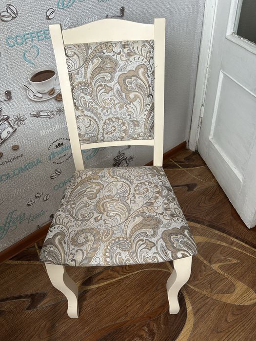 Продам 6 стульев