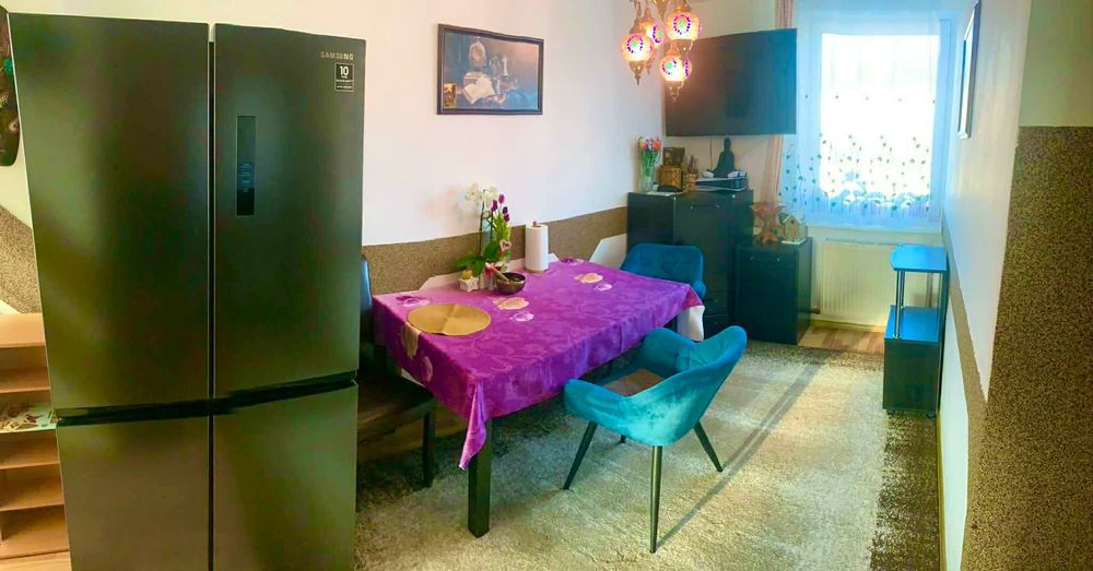 Apartament 3 camere, 2 băi, o bucătărie, salon de luat masa blus balcon