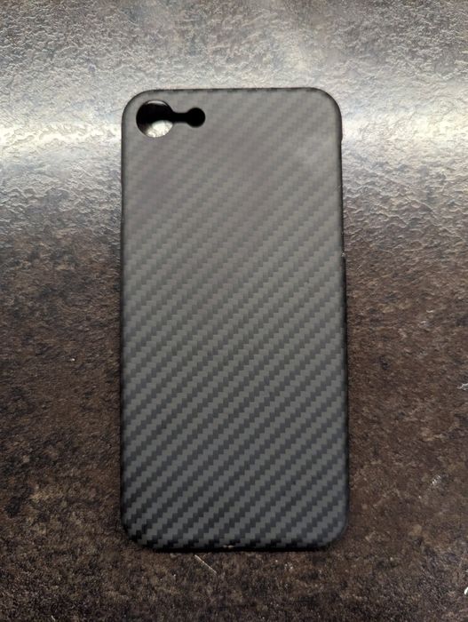 Продам карбоновый чехол на IPhone 7/8/SE(2020)