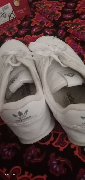 Срочно продаются кроссовки