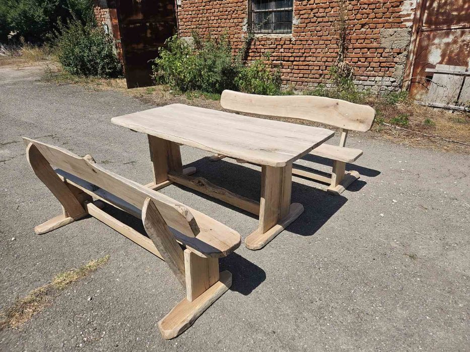 Маса с пейки дървени