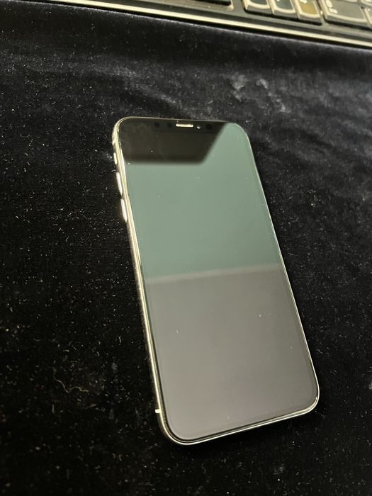 Продам Айфон Xs в отличном состоянии