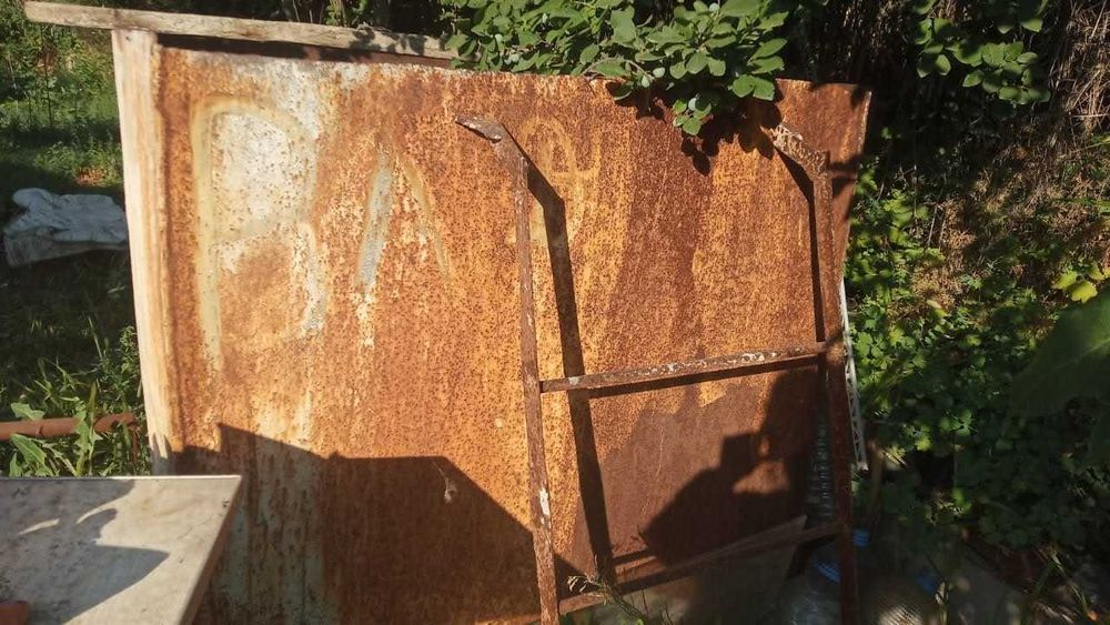 Железную емкость 3 куб.