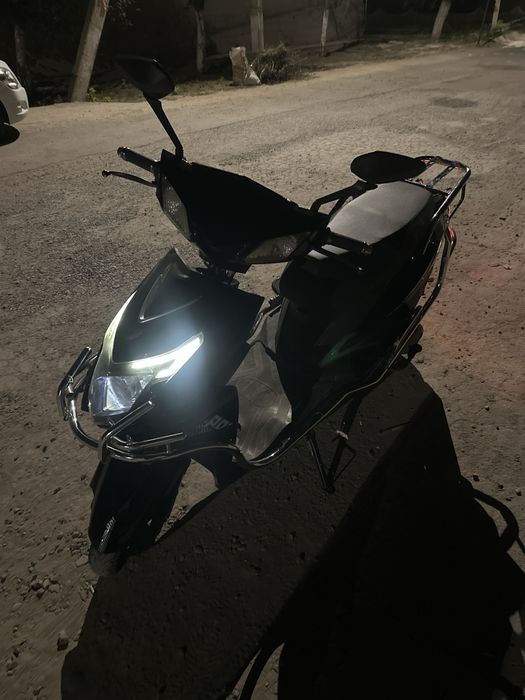 Tesla elektro skuteri sotiladi