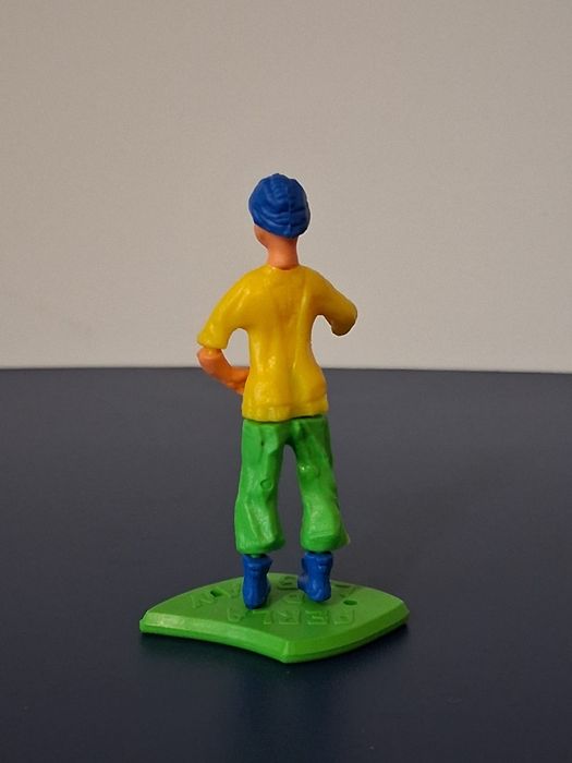 ЛОТ Стари Играчки от Шоколадови Яйца Kinder