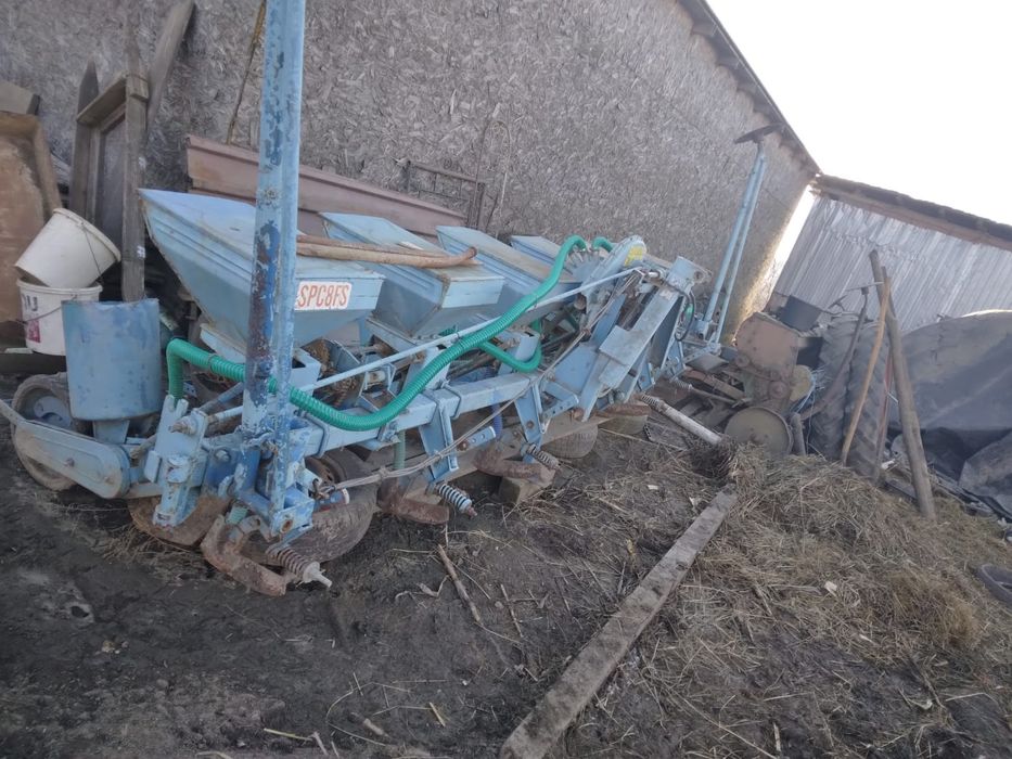 Vând semanatoare spc 6 cu fertilizare