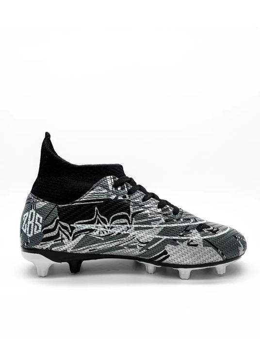 Бутцы с  шипами  футбольные