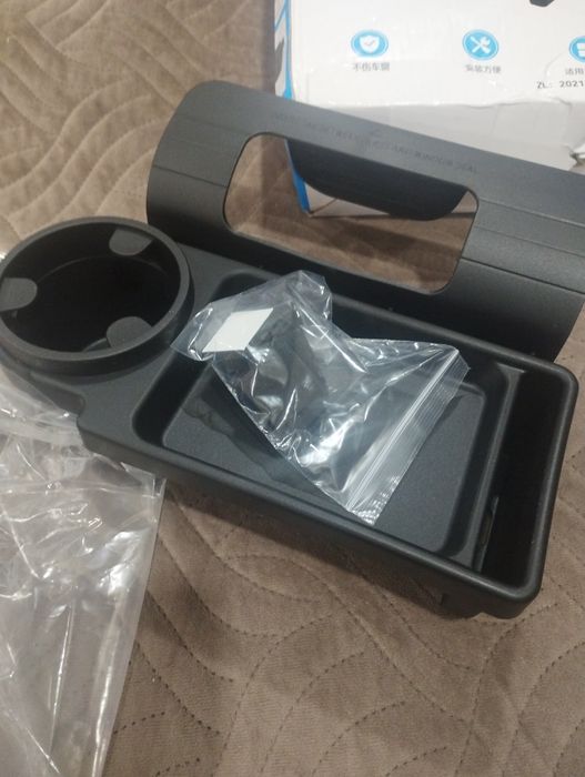 Продам подстаканник в салон автомобиля.