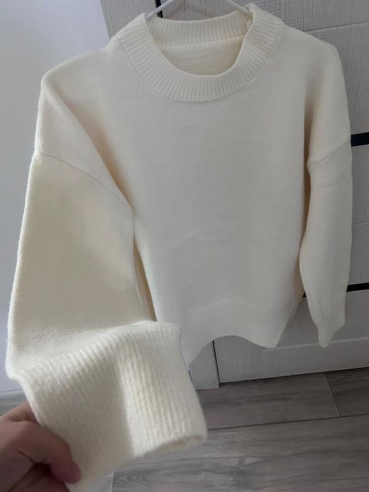 Кофта теплая белая
