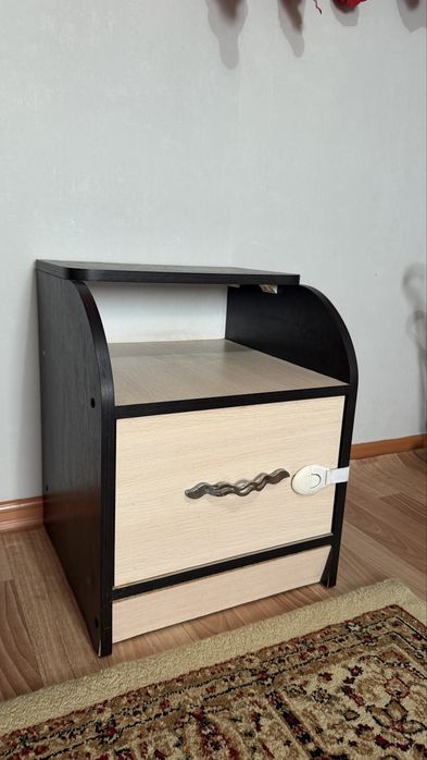 Продам дамский столик