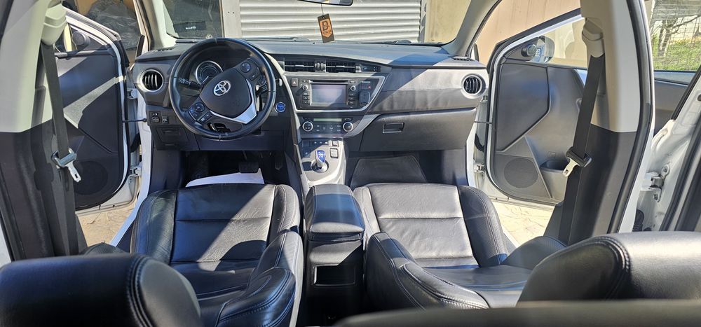 Toyota auris 1.8 Hybrid 136 CP