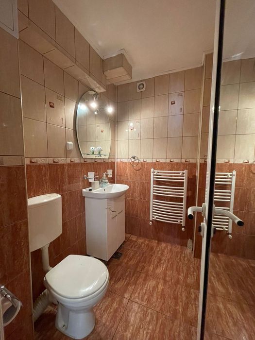 Închiriez apartament 4 camere în zonǎ centralǎ, Piatra Neamț