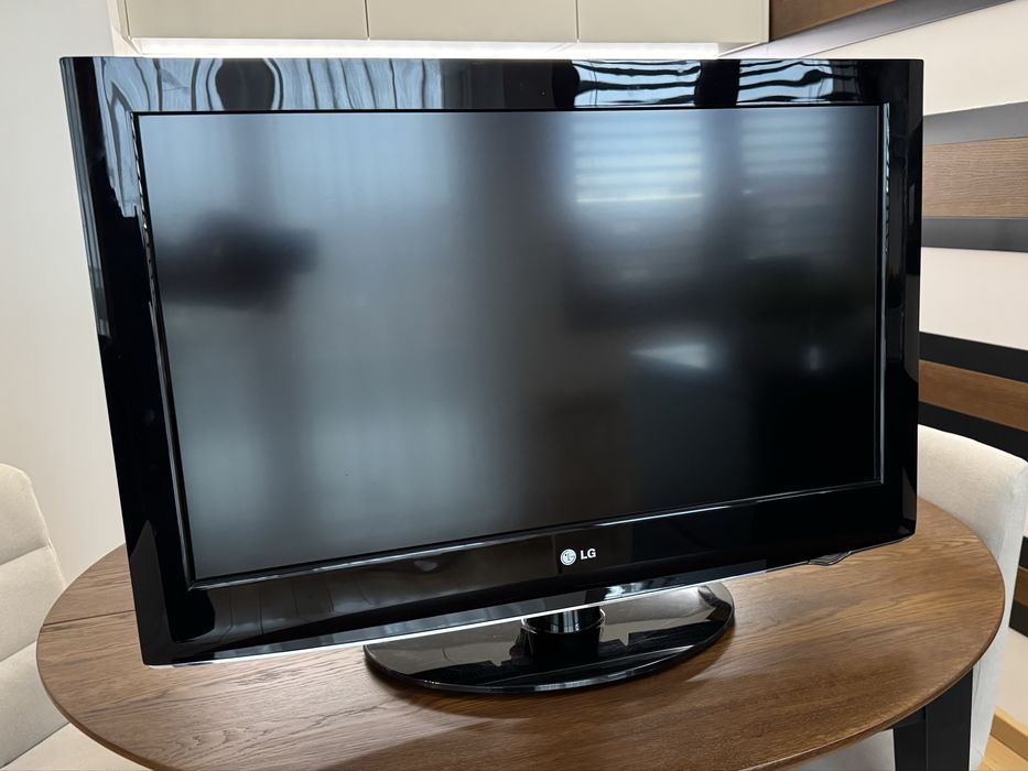 LG 32LH3000 32” Full HD LCD + бонус стойка