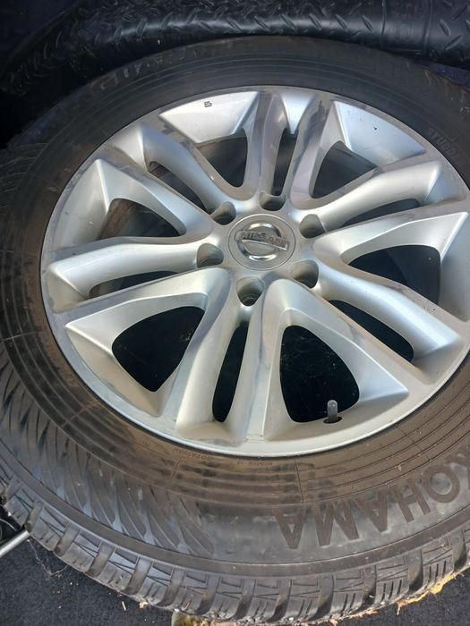 Два диска  с шинами на ниссан патрол