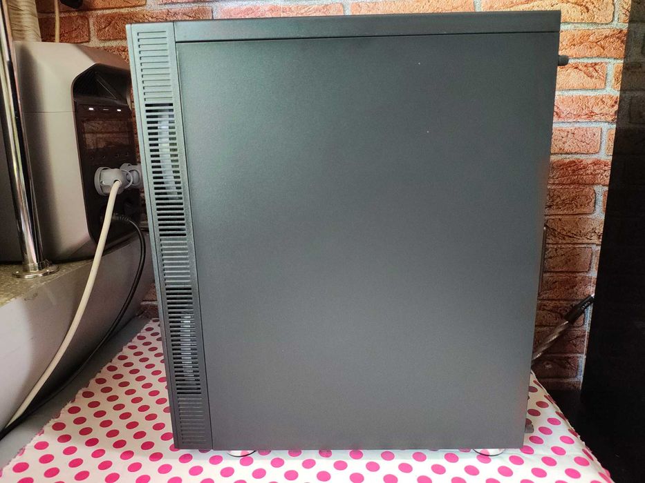 Carcasa PC Aerocool Python RGB, Tempered Glass