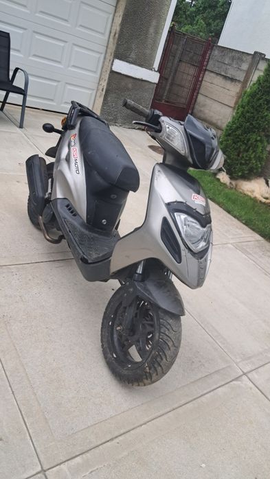 Vând scuter 2t 80cc