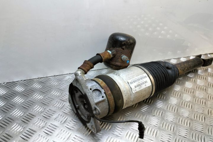 Perna aer  spate dreapta 4E0616002E Audi A8 D3/4E