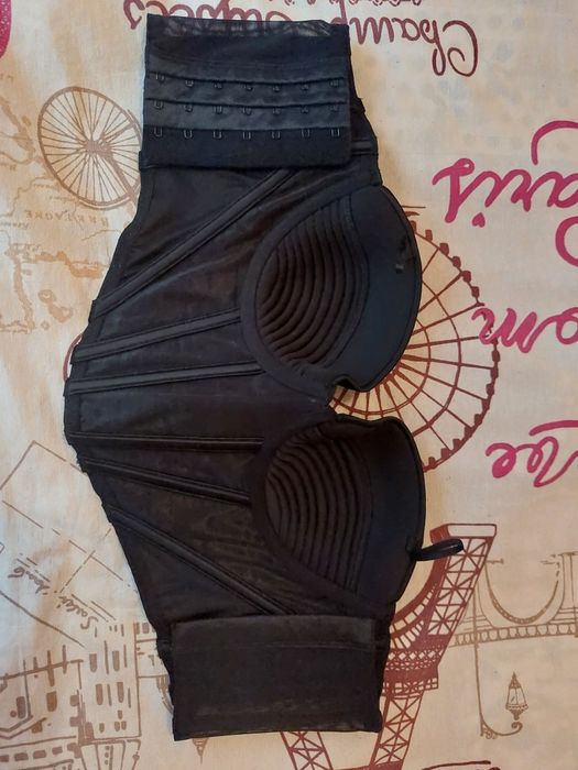 Черно елегантно бюстие