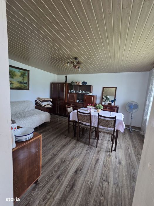 Se vinde casă 4 camere parter Zamostea Suceava 30.000euro + anexe