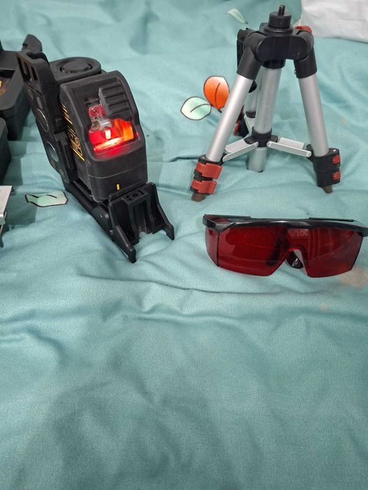 Vand laser constructii Dewalt dw088 + accesorii