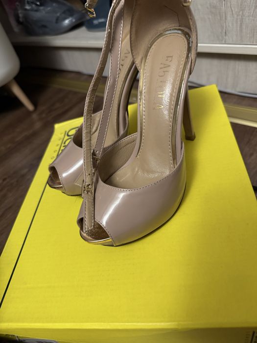 Туфли несколько 37 размера