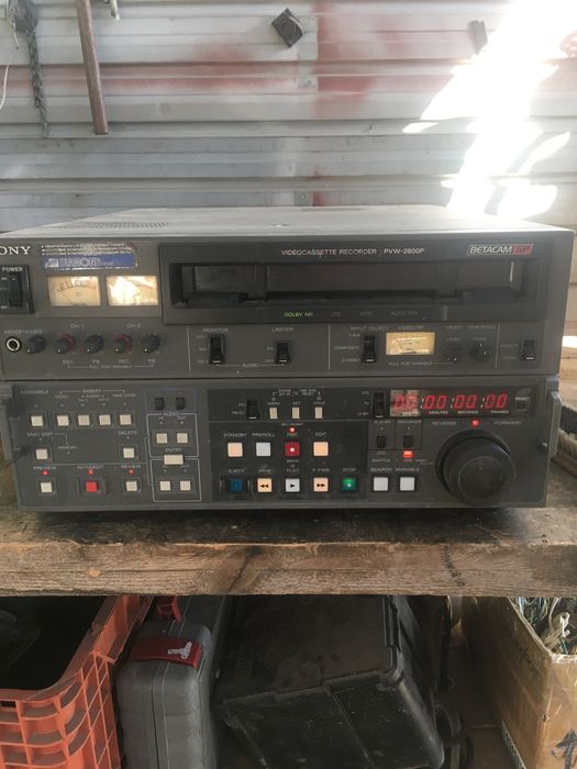 Видеомагнитофон монтажный.