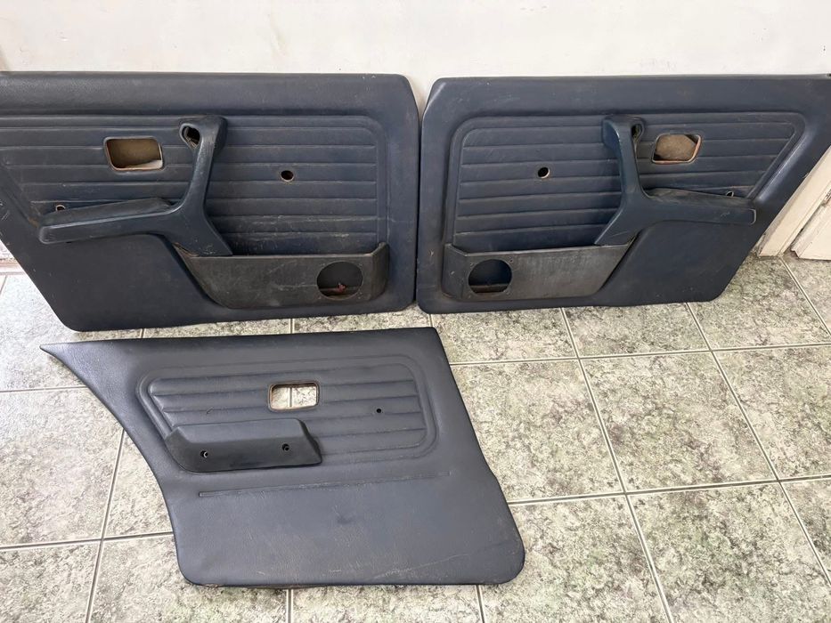 Части БМВ Е30 BMW E30  Кори Халогени Пружини Лайстни ГНП Барче Колонки