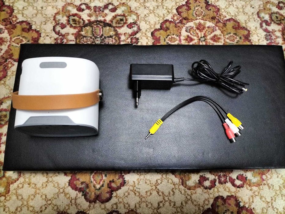 Videoproiector Loosafe® YG230 WiFi