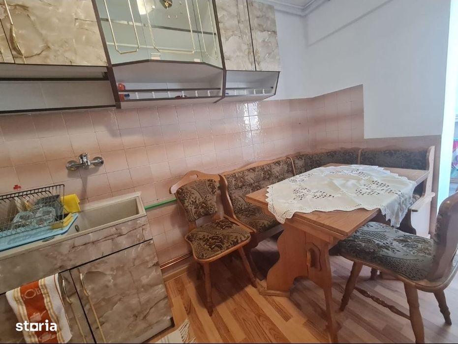 Inchiriez 3 camere Grivitei pet friendly cu parcare