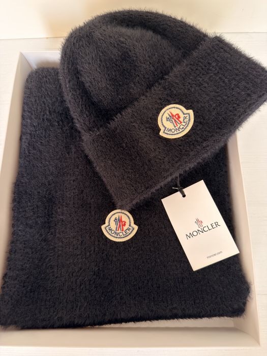Дамски сет шапка и шал MONCLER