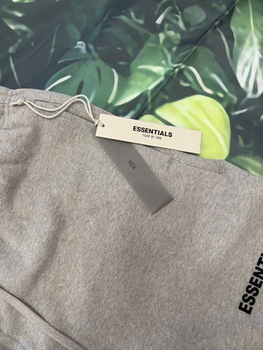 Pantaloni scurti ESSENTIALS Gri !! OFERTA LIMITATA !!