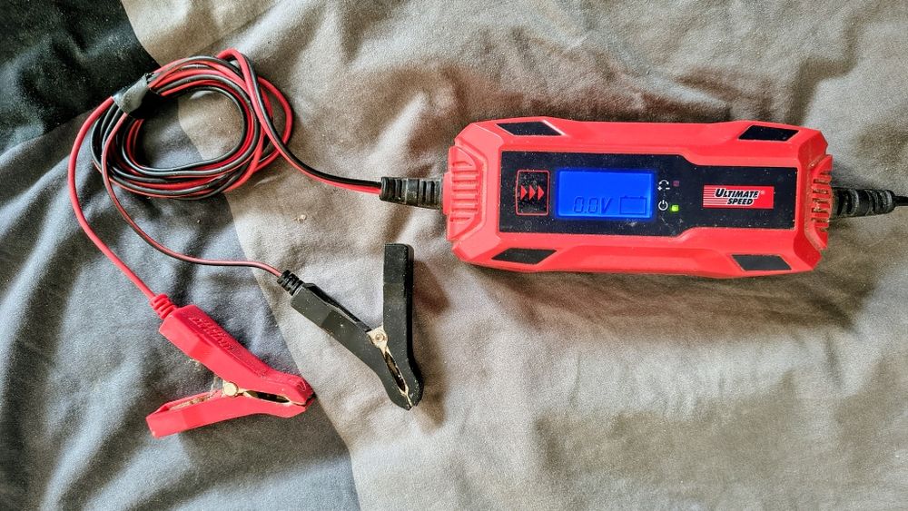 Redresor Auto Ultimate Speed pentru baterie auto 6V - 12V 5A, digital cu microprocesor si display LCD