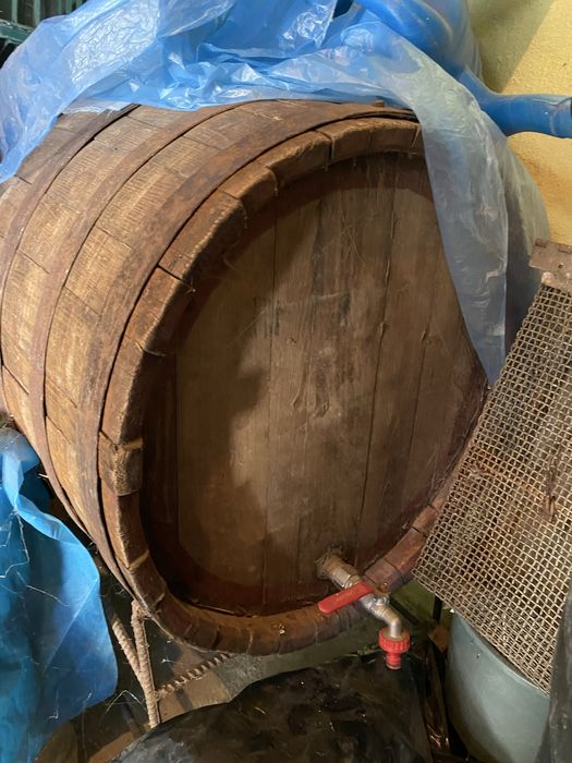 Butoi pentru vin din lemn cu canea 200 litri
