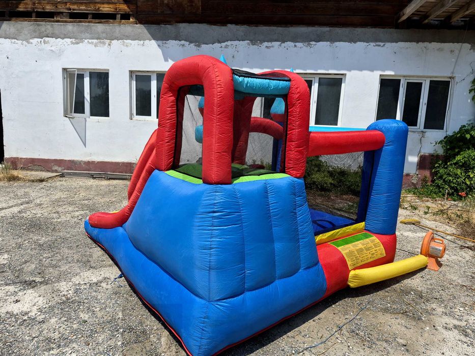 Castel gonflabil Happy Hop cu tobogan şi pompă inclusă - Spațiu de joacă copii