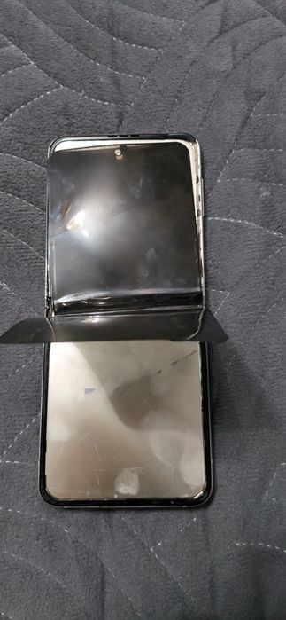 Продаю буу телефон Samsung z flip 3