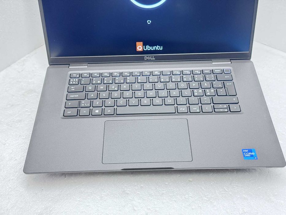 бизнес клас Dell Latitude 7520 15.6" i7-1185G7 16GB 510GB клас А | С гаранция
