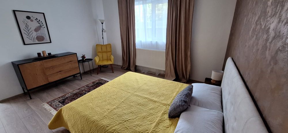 Chirie Casă Curte Privată