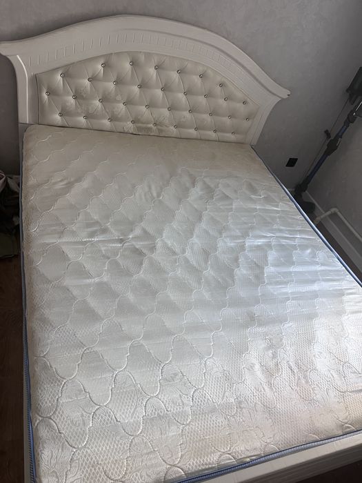 Продам спальную кровать