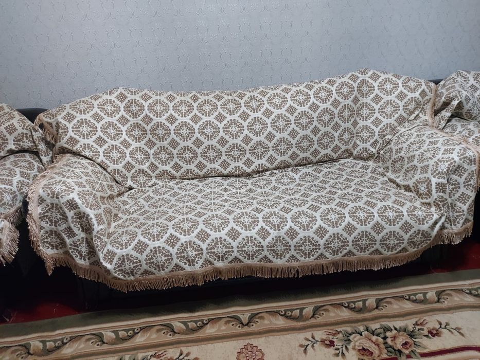 Продается диван и два кресло
