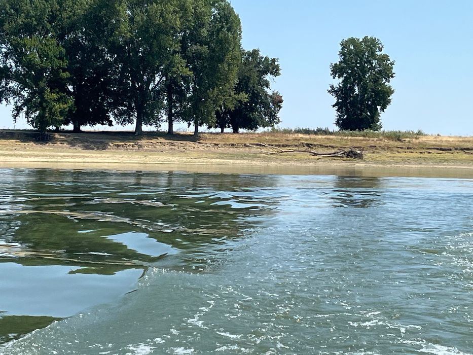 Teren pe malul Dunării