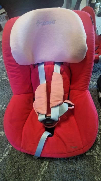 Комплект столчета за кола Maxi-Cosi FamilyFix база + CabrioFix + Pearl – употребявани, в добро състояние