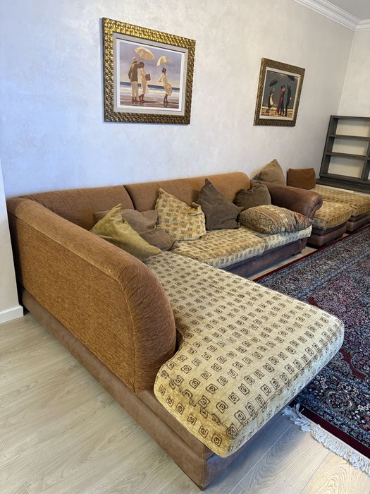 Диван, с подушками