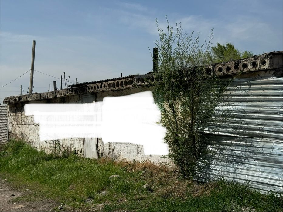 Продам участок (4 гаража)