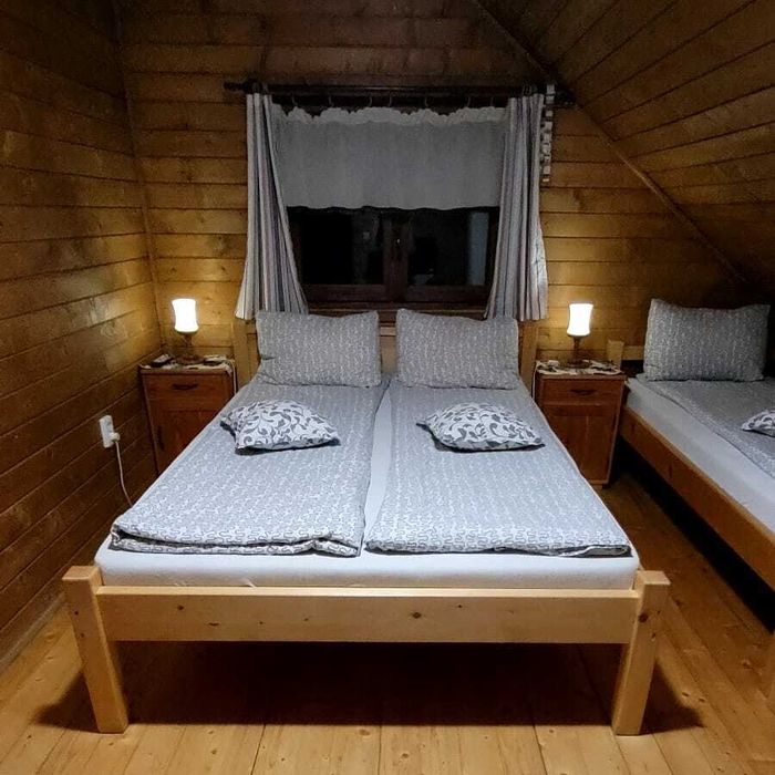 Cabana de inchiriat 26pers cu piscina, jacuzzi incluse