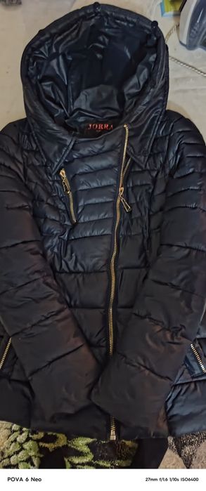 Продам куртку в хорошем состоянии.