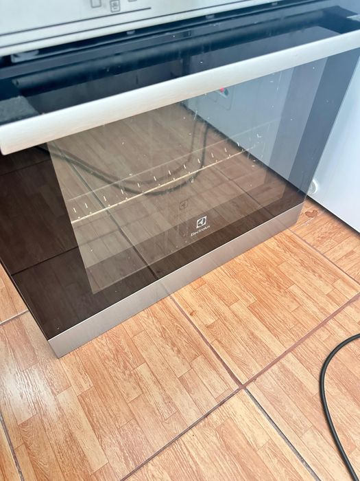 Продаю духовку Electrolux