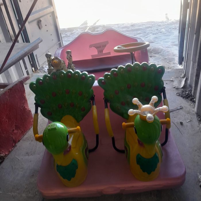 Жанатын ойыншық машиналар,карусельдер