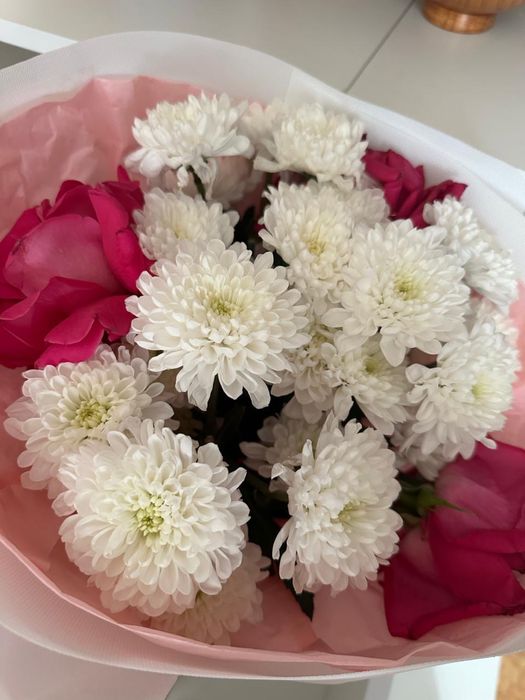 Ақ гүлдер 4000 т.  Роза 9000 т